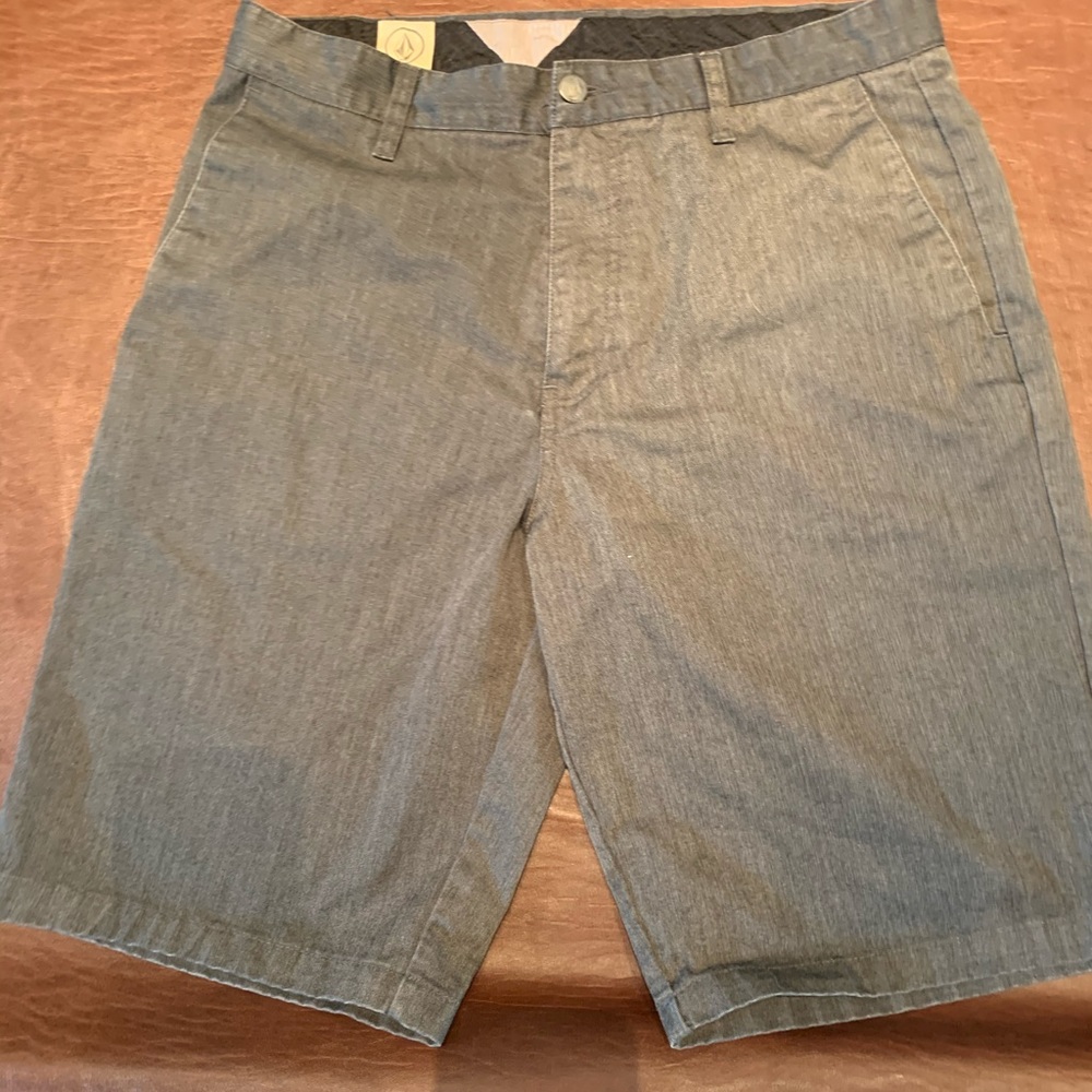 Men’s Volcom shorts